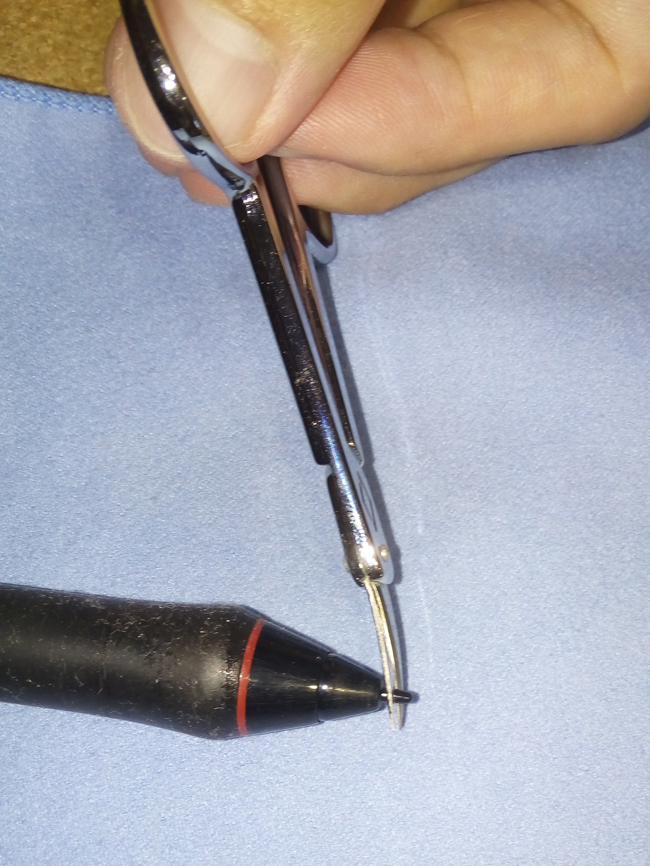 ペンタブレットの芯が抜けない 簡単に抜く方法は 針で刺す シマテイエン